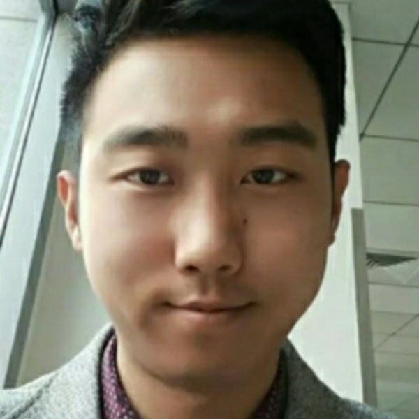 瑞雪回首忧郁的照片