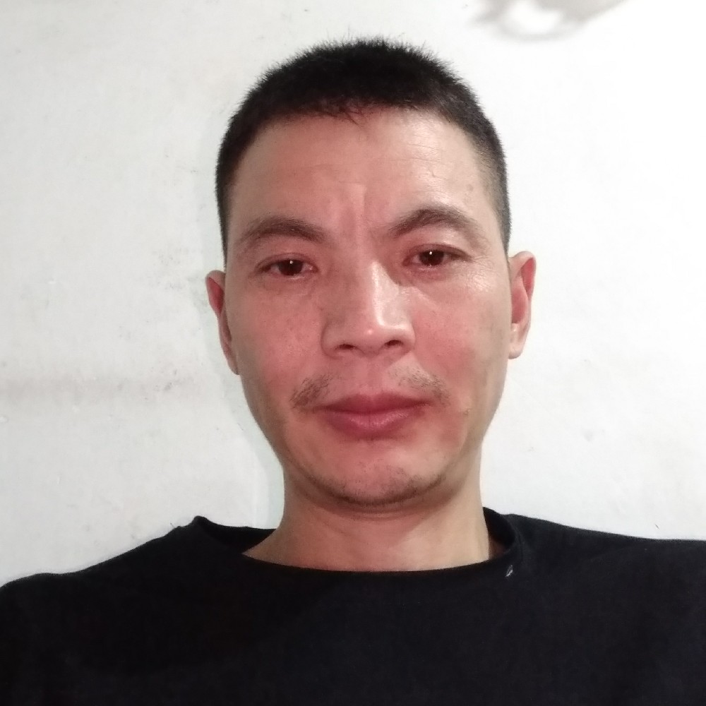 阔达漫步笑靥的照片
