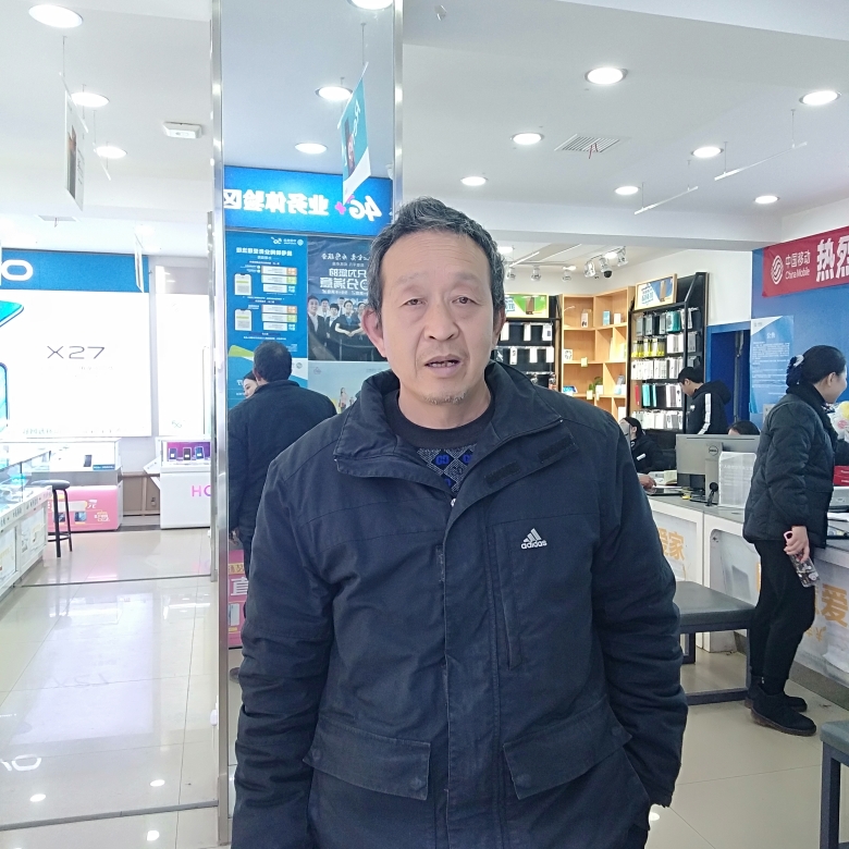 尊敬漫步暖阳的照片