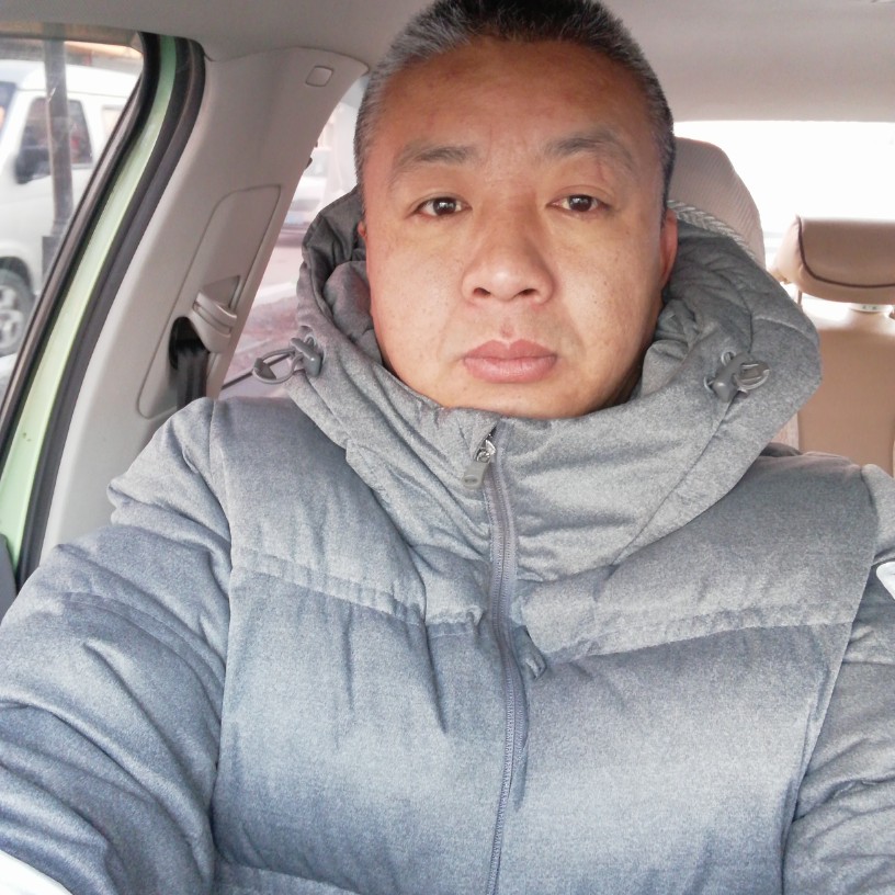 一个人看雪的照片