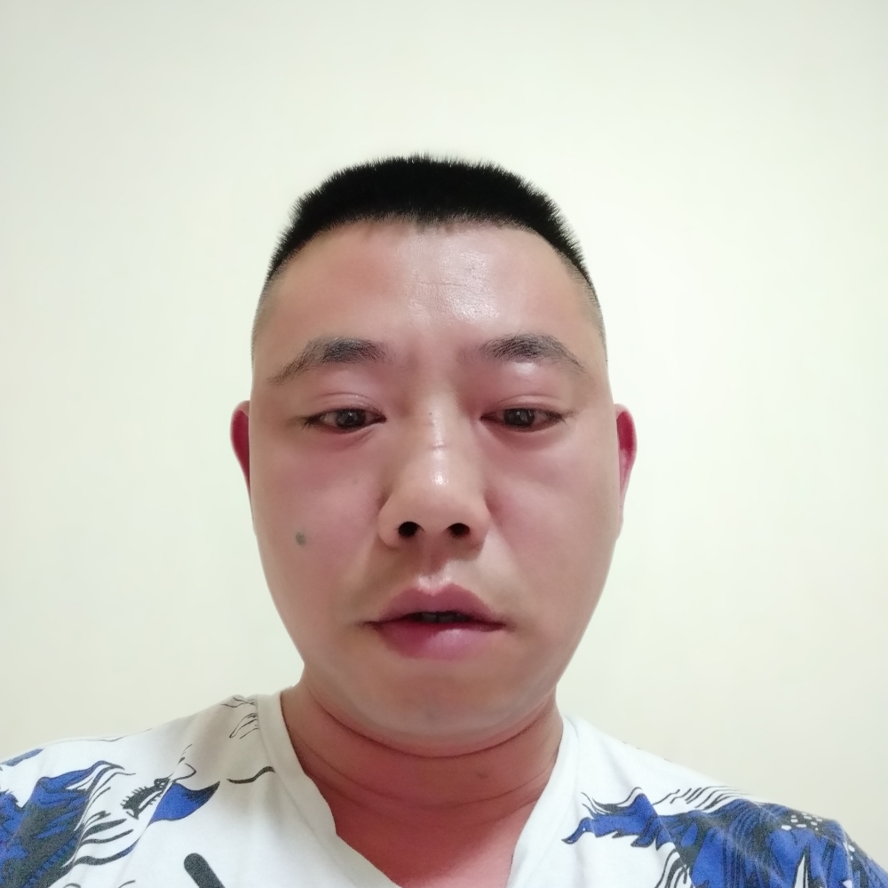 衬衫风中的照片