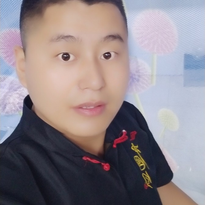 蓝天依旧。的照片