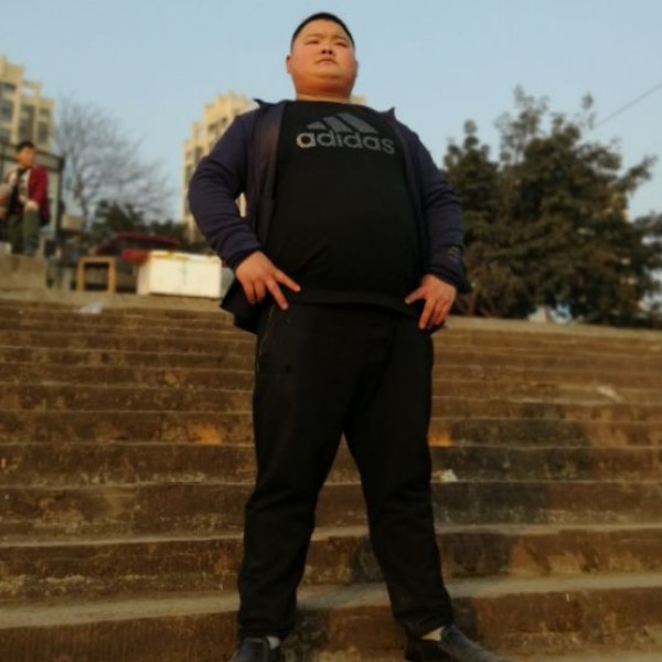 鄢凯的照片