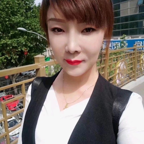 小蝴蝶漫步零碎的照片