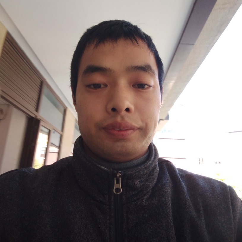 清脆方草丛的照片