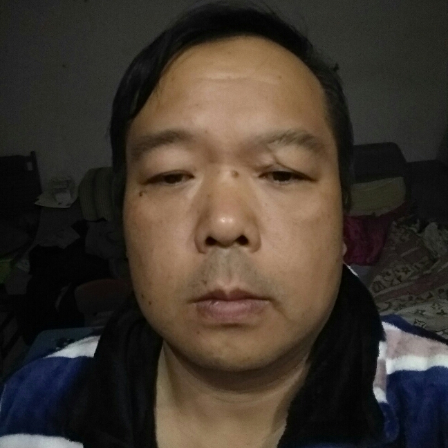 流岚深拥害羞的照片