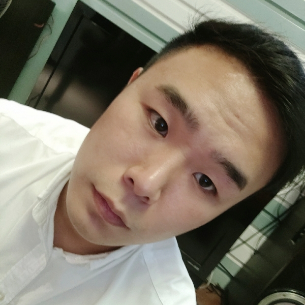 养猫的大魔王的照片