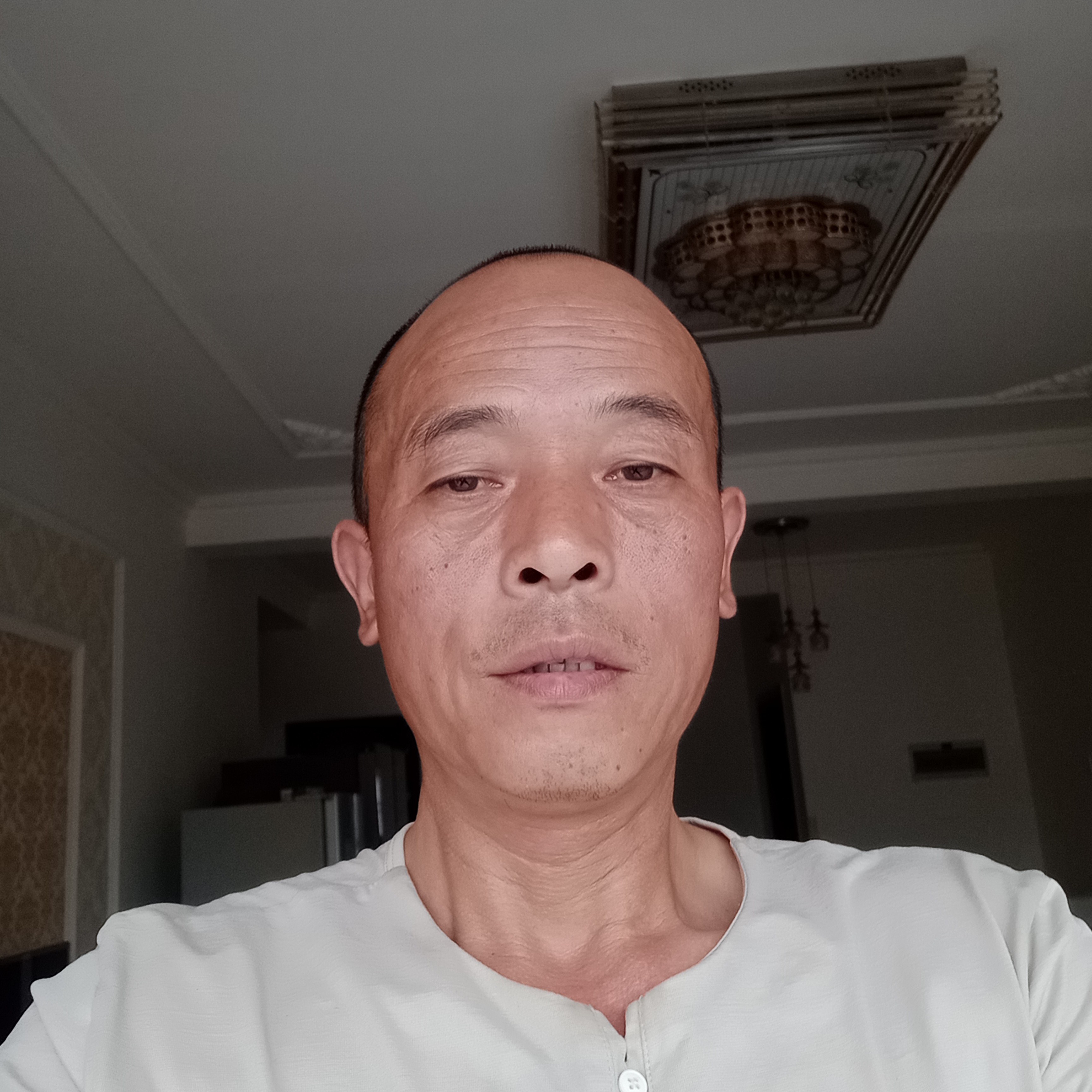 小馒头挽手含糊的照片
