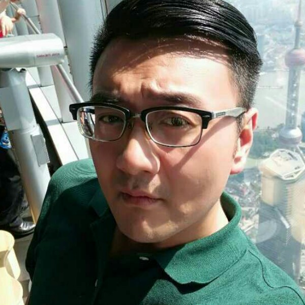 李、宏伟的照片