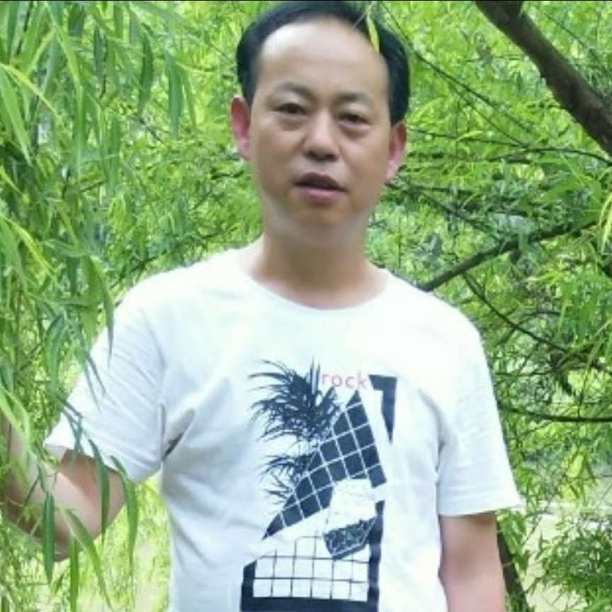 逐风挽手傲娇的照片