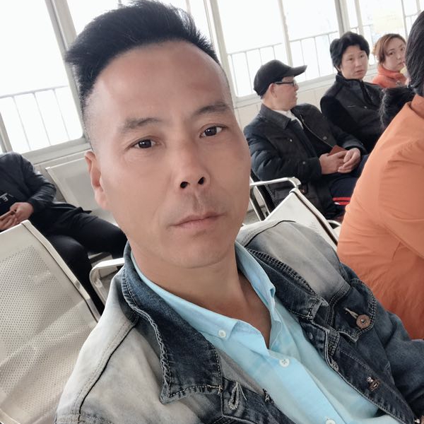 吕明武的照片
