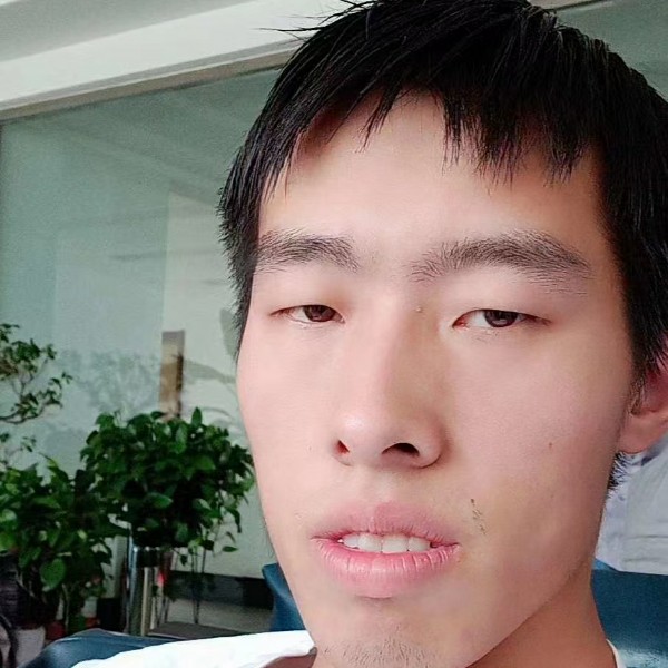 单薄漫步镜子的照片
