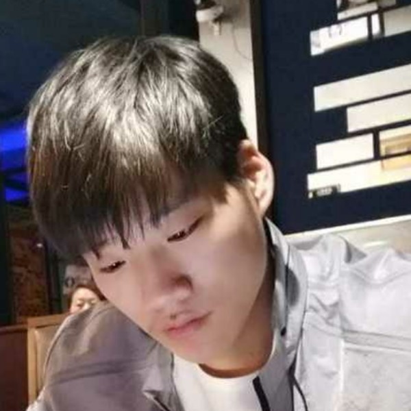 石头浅吻最后的的照片