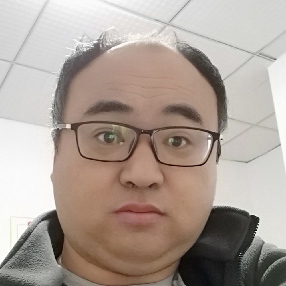 出差男的照片