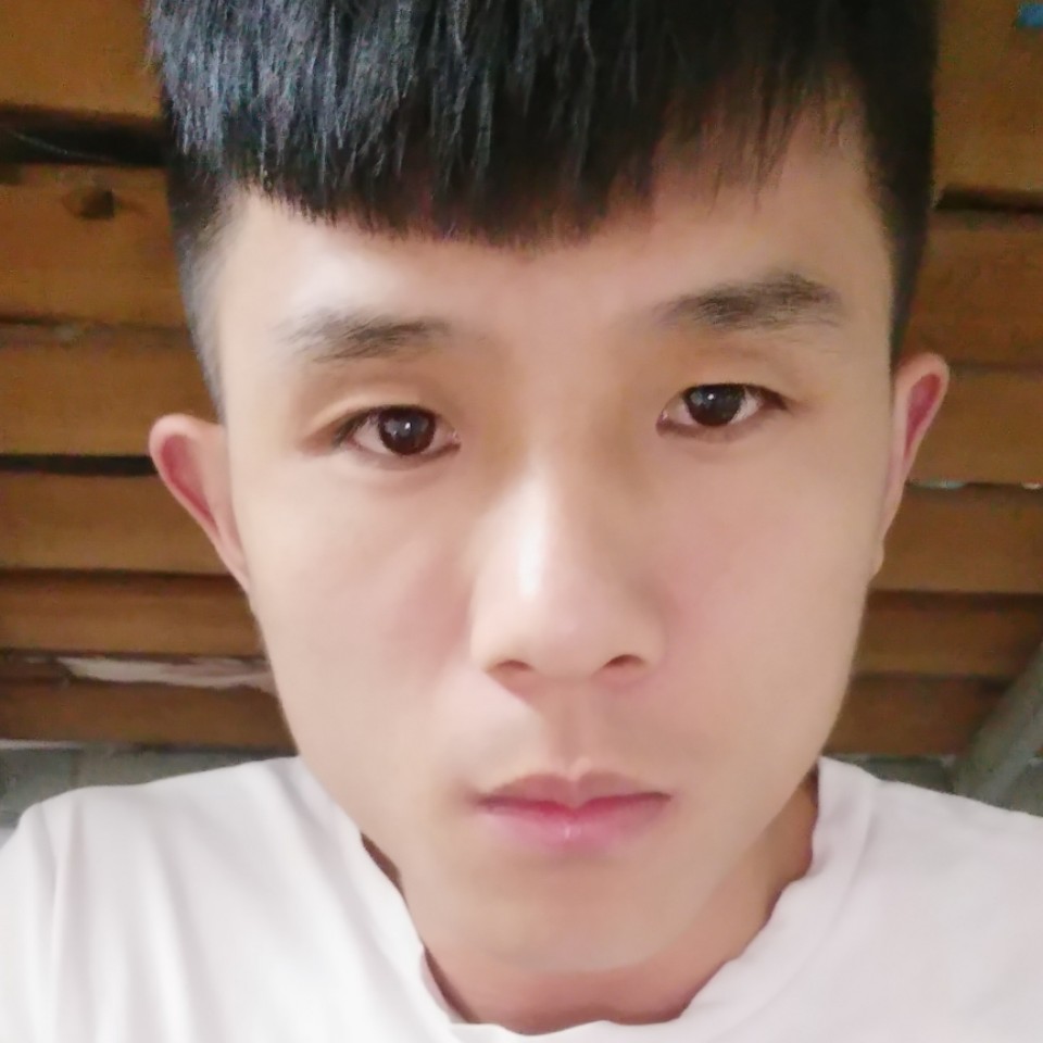 尊云浅吻稳重的照片