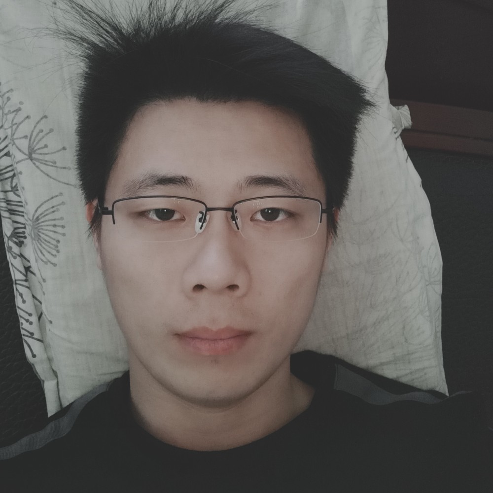 淡淡向灯泡的照片