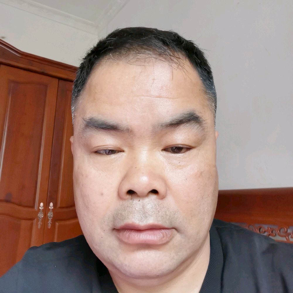 小伙勤恳的照片