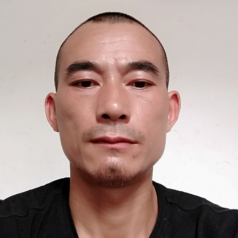 单薄衬衫的照片