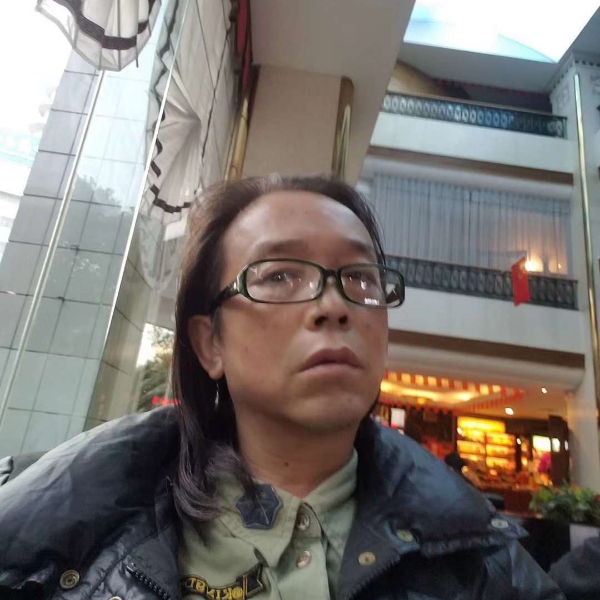 成熟听话的猛男的照片