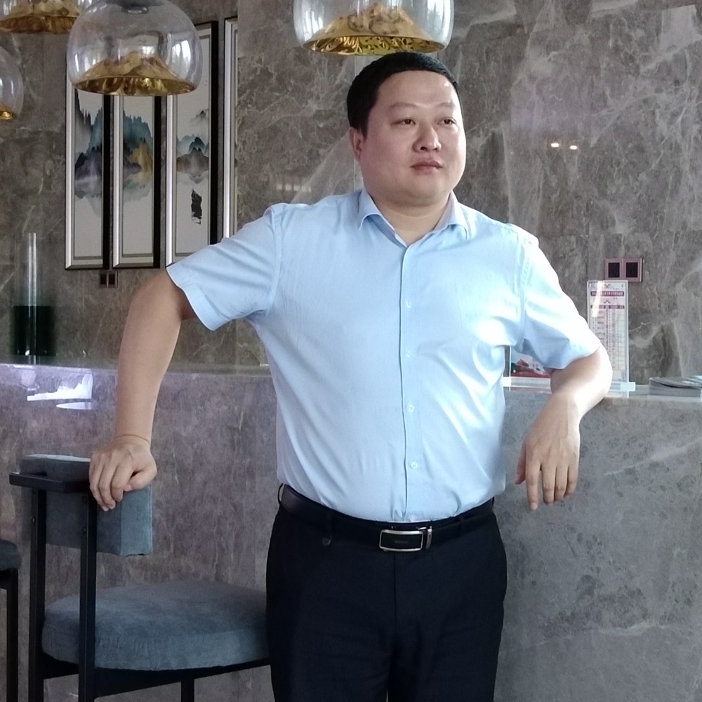 龙一先生的照片