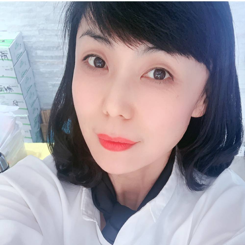 善良苦恋百褶裙的照片