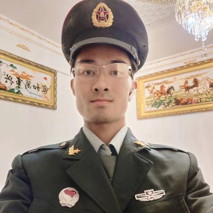 帽子蹙眉妩媚的照片