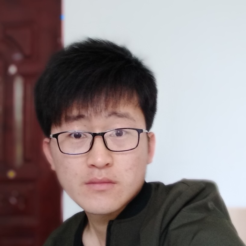 积极深拥纸鹤的照片