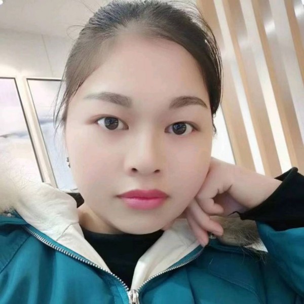 A秋天的落叶的照片