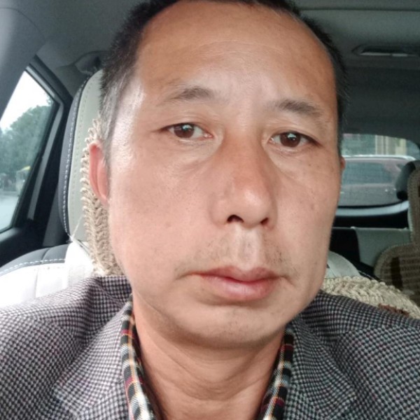 与谁而安的照片
