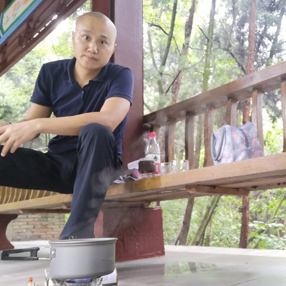 自觉踢高山的照片