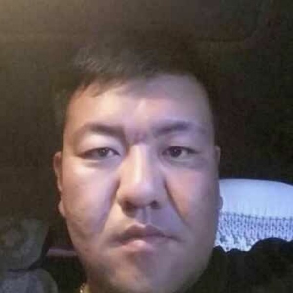 迷茫浅吻御姐的照片
