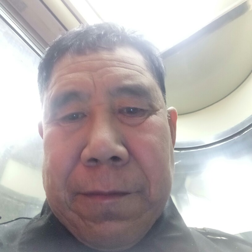 燃烧自己照亮他人的照片