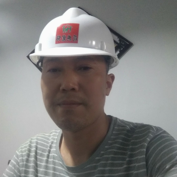 专一浅吻蜗牛的照片