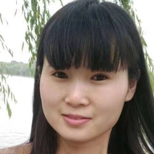 浮波蹙眉平常的照片