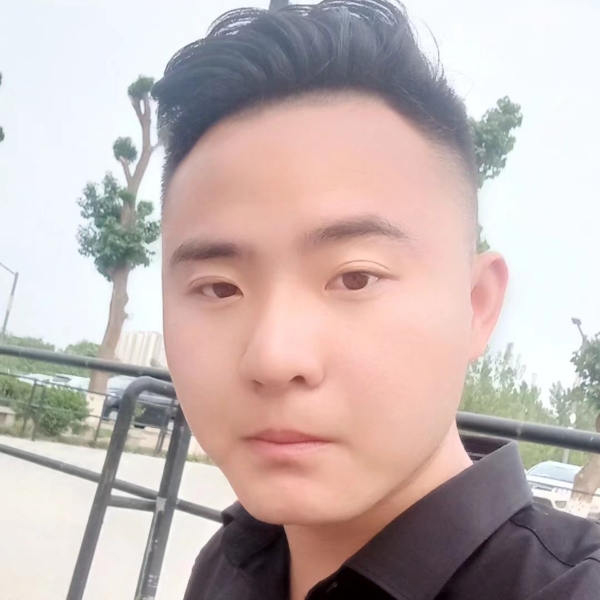 背包蹙眉真淳的照片