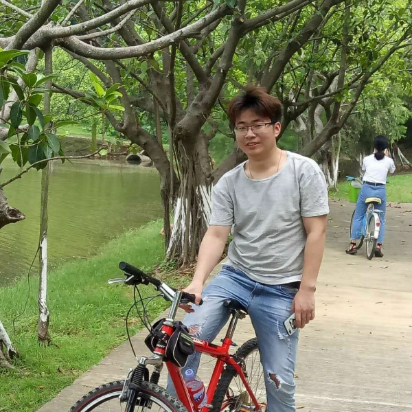 誰不低頭的照片