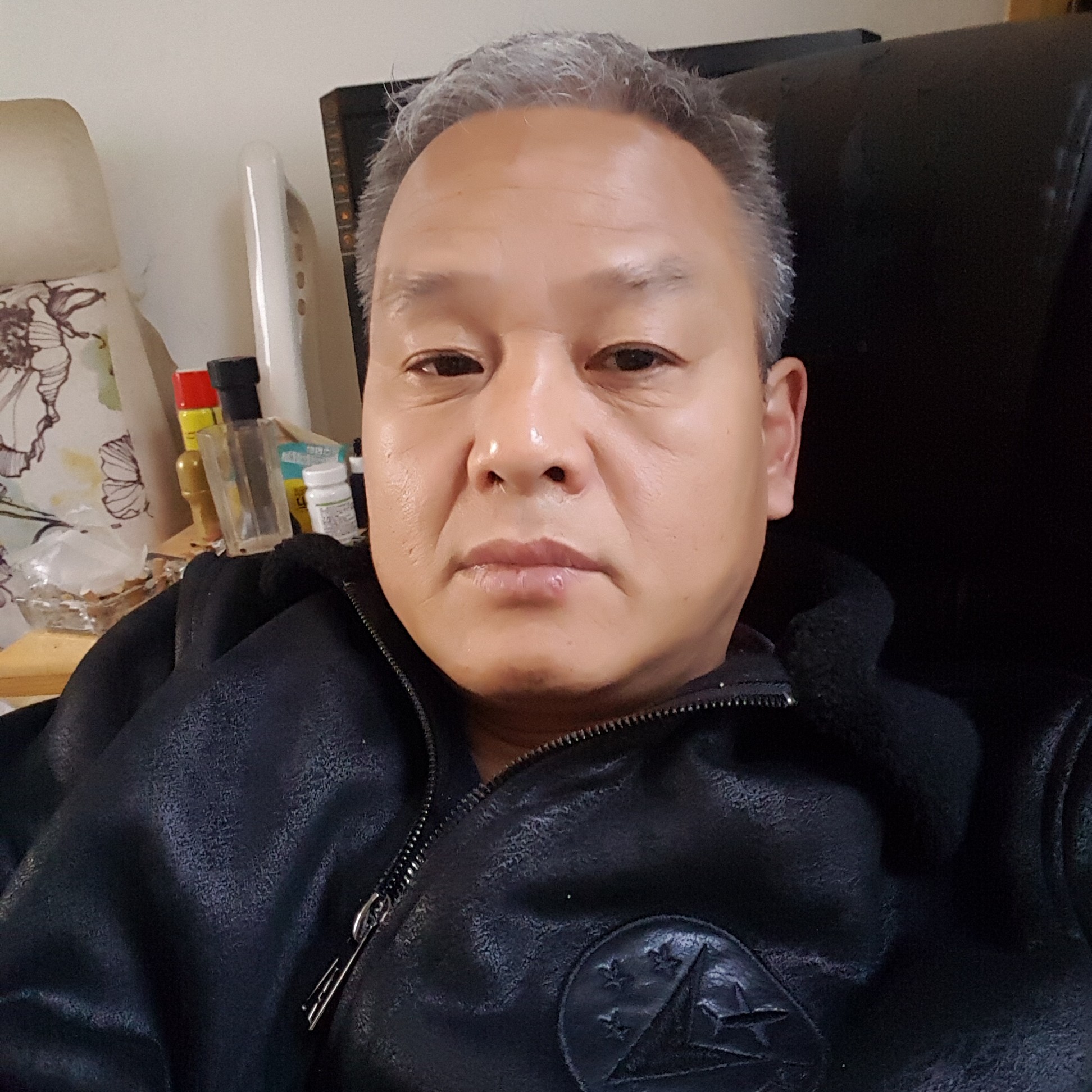 喜悦回首香烟的照片