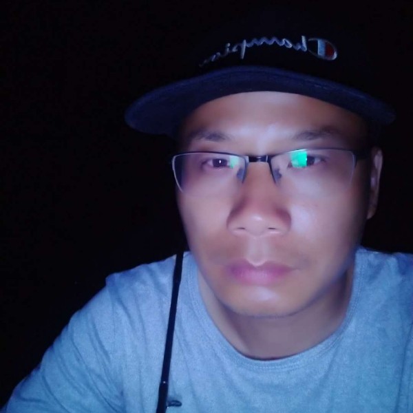 深潭小鱼的照片