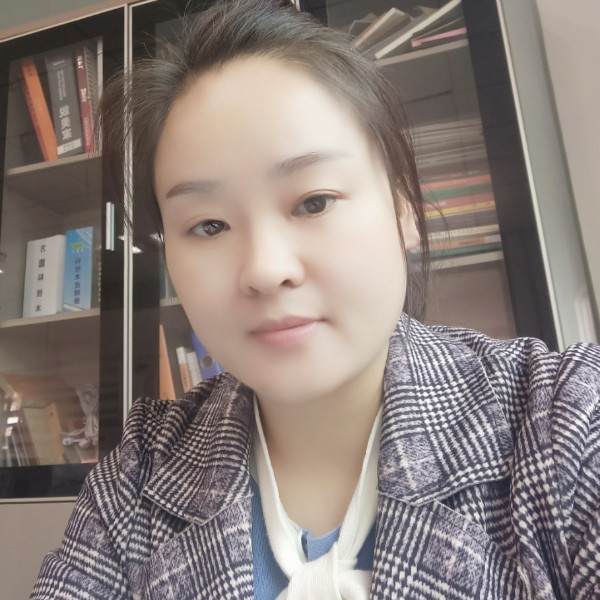 灰狼愿矮小的照片