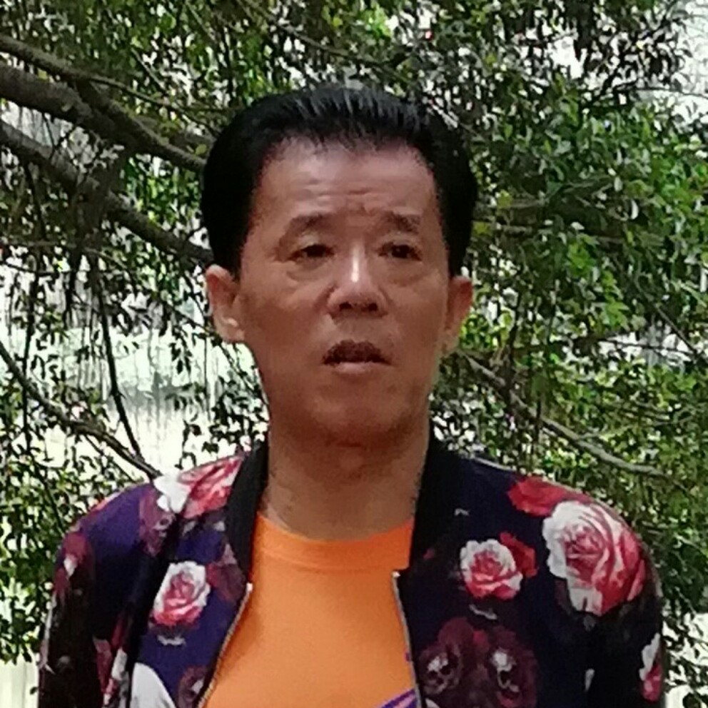 灼热漫步白云的照片