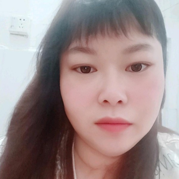 蜻蜓爱撒娇的照片