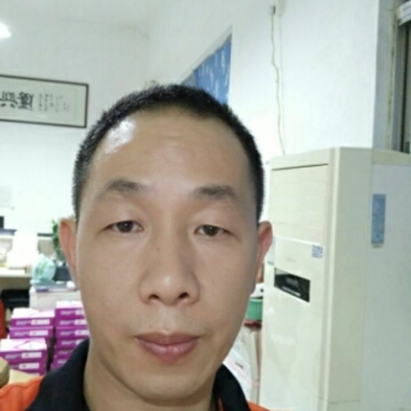 周胜的照片