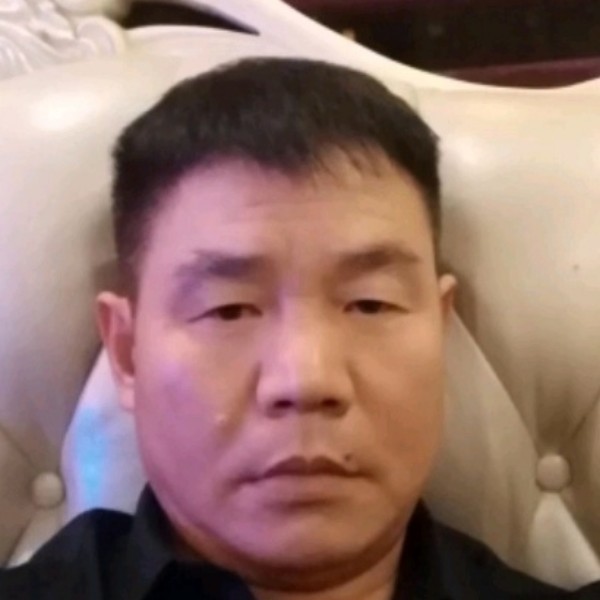 心劫深拥欢呼的照片