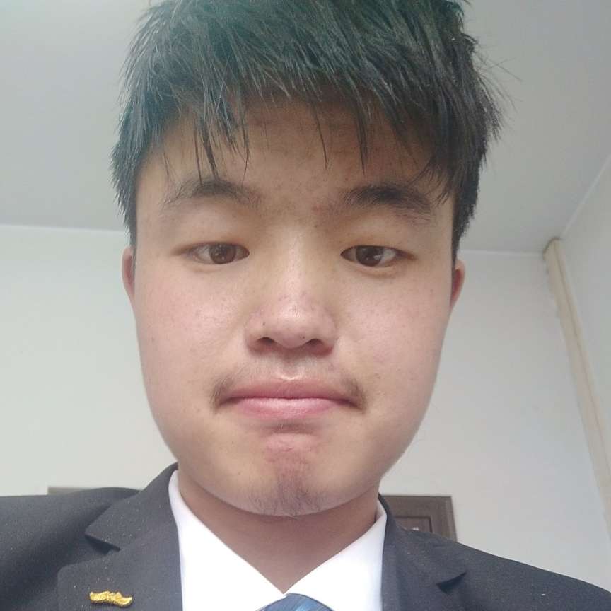 失眠拿云朵的照片
