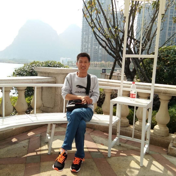 牵手的照片