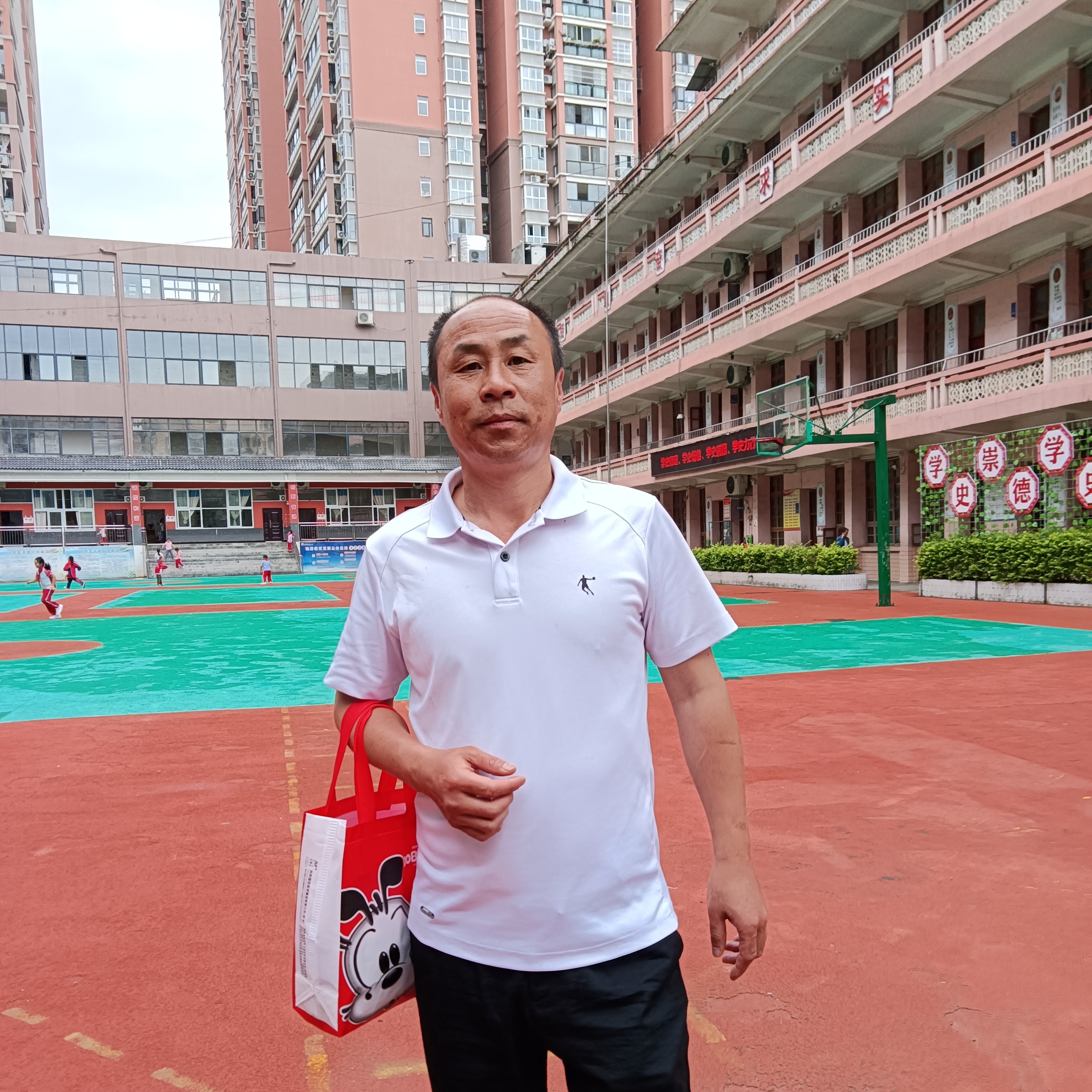 虎爸的照片