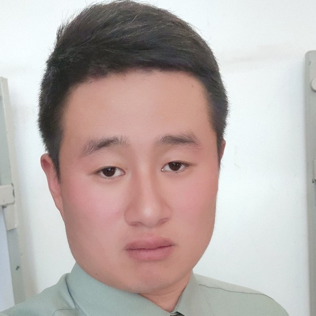大胆漫步碧影的照片
