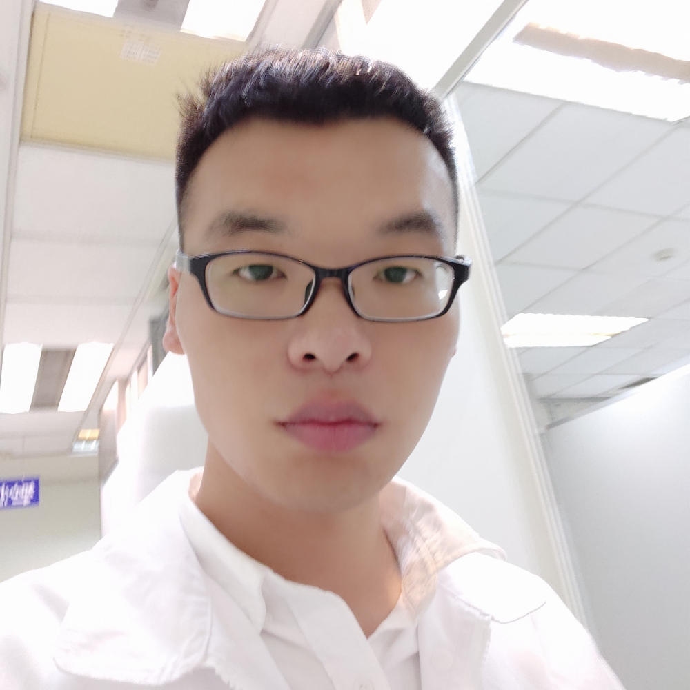 含蓄的春华的照片