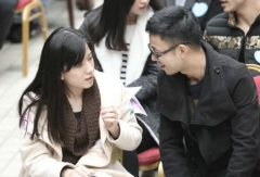 婚恋交友网这场相亲会很火爆 找对象靠“抢”