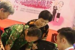 帮子女找对象鹭岛爸妈们都选 “妈妈相亲团”